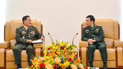 พลเอก ฟาน วัน เกียง ให้การต้อนรับรัฐมนตรีช่วยว่าการกระทรวงกลาโหมแห่งราชอาณาจักรกัมพูชา