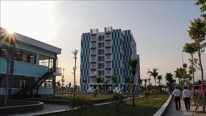 Au fost inaugurate locuințe sociale pentru angajații și muncitorii Centralei Termice Song Hau 1.