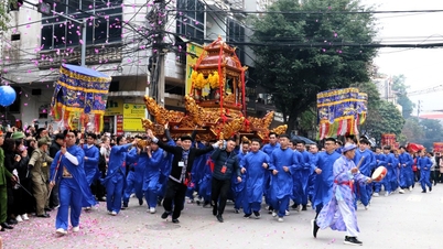 A Kỳ Cùng - Tả Phủ fesztivál nyüzsgő tevékenység.