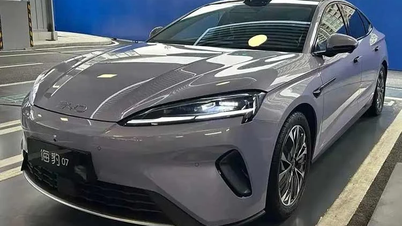 BYD Seal 07 EV 2026 lancé - 5 minutes de charge offrent une autonomie de 400 km, à partir de 594 millions de VND.