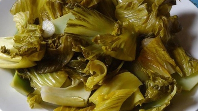 What types of leftover food should you throw away immediately when cleaning out your refrigerator to reduce the risk of digestive problems?