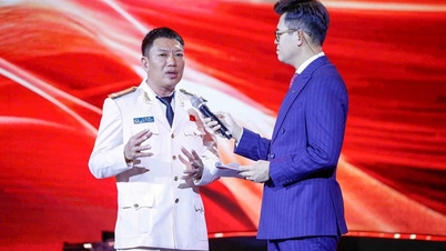 คืนนั้น หัวหน้าตำรวจของชุมชนได้ช่วยเหลือผู้คน 80 คนจากอุทกภัยที่รุนแรง