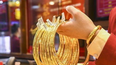 تحديث الساعة 8:30 صباحًا، 10 مارس 2026: ارتفعت أسعار الذهب بشكل موحد بمقدار 1.4 مليون دونغ فيتنامي، لتصل إلى 185.9 مليون دونغ فيتنامي.