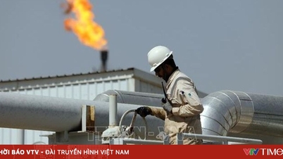 世界の原油価格が下落。