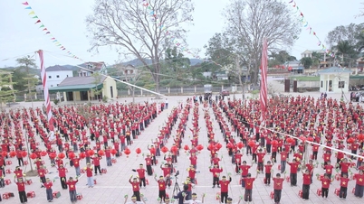 Un momento destacado fue la actuación grupal de 1.000 estudiantes de Nghe An en el Festival "Diversión y salud infantil: avanzando hacia la Unión de la Juventud" 2026.