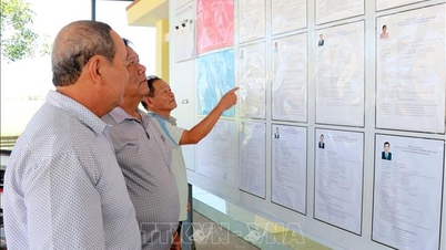 Ενίσχυση των εποπτικών και νομοθετικών ρόλων των αιρετών αντιπροσώπων.
