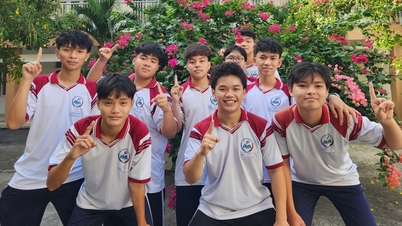 Uma escola na cidade de Ho Chi Minh que proíbe o uso de celulares, mesmo durante o recreio.