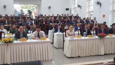 Utbildning i ledarskaps- och managementfärdigheter för 60 praktikanter från de sydcentrala provinserna i Laos.