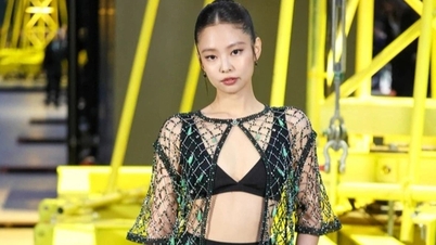 Jennie (Blackpink) a captivé l'attention de tous avec sa robe en résille.