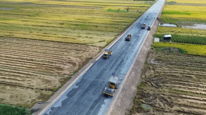 Dong Thap: Mensen en bedrijven passen zich aan de stijgende benzine- en dieselprijzen aan.