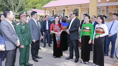 Deputy Speaker of the National Assembly Tran Quang Phuong inspects and supervises election work in Pu Luong commune, Thanh Hoa province.