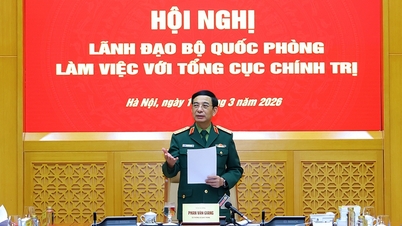 Jenderal Phan Van Giang bekerja sama dengan Departemen Politik Umum dalam menyusun tugas-tugas untuk tahun 2026.