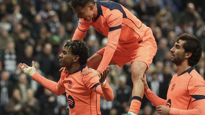 Jamal skóruje, Barcelona uniká porážce na St. James's Parku.