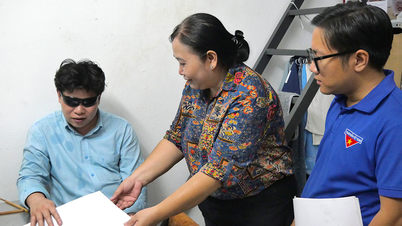 Ho Si Minh-város: Választási információk nyújtása látássérült szavazók számára hangoskönyvek és Braille-írásos nyomtatott anyagok segítségével.