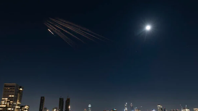 イランはイスラエルに向けて多弾頭の重ミサイル300発を発射した。