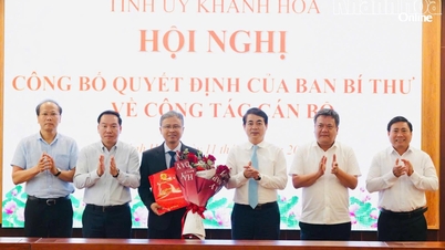Yoldaş Tran Hoa Nam, Khanh Hoa İl Parti Komitesi Daimi Kuruluna katıldı.