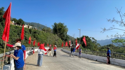 Para pemuda di Thanh Hoa secara aktif mempromosikan dan mempersiapkan diri untuk hari pemilihan.