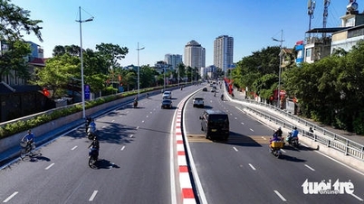 Hanoi menutup jalan Au Co - Nghi Tam untuk pembangunan jembatan Tu Lien.