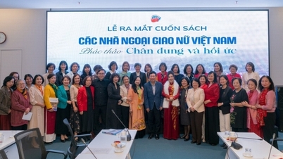 Vietnamlı kadın diplomatların portrelerini ve anılarını içeren bir kitap piyasaya sürüldü.