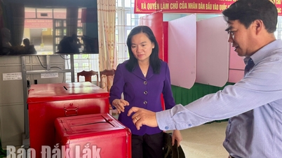 Șeful Departamentului de Propagandă și Mobilizare în Masă al Comitetului Provincial al Partidului a inspectat lucrările de pregătire a alegerilor în districtul Xuan Dai și comuna Xuan Tho.
