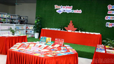 The Lao Cai Provincial Library is displaying publications celebrating the election of deputies to the 16th National Assembly and deputies to People's Councils at all levels for the 2026-2031 term.