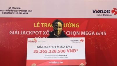 นักเสี่ยงโชคสูงอายุคนหนึ่งถูกรางวัลลอตเตอรี่กว่า 35,000 ล้านดองเวียดนามใน Vietlott โดยใช้ข้อมูลวันเกิดของหลานชายเป็นเกณฑ์