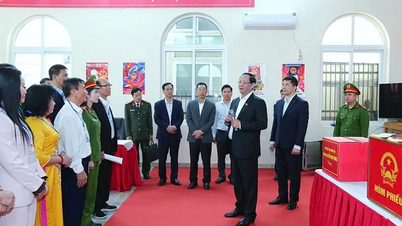 Revisando todos los preparativos para el día de las elecciones en Thanh Hoa.