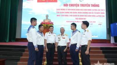 La Brigada 171 realizó una charla tradicional sobre la misión de proteger la soberanía del mar y las islas de la Armada Popular de Vietnam.
