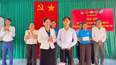 La commune de Phu My Tay a organisé un concours pour tester les connaissances en matière de droit électoral.