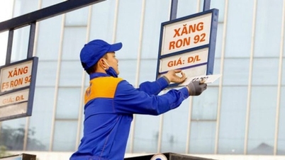 Prețurile benzinei au scăzut cu aproape 4.000 VND/litru, iar prețurile kerosenului au scăzut cu aproape 8.000 VND față de ora 22:00, pe 11 martie.