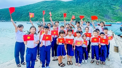 Los votantes de las islas y zonas montañosas de la provincia de Khanh Hoa depositan su confianza a través de cada voto.
