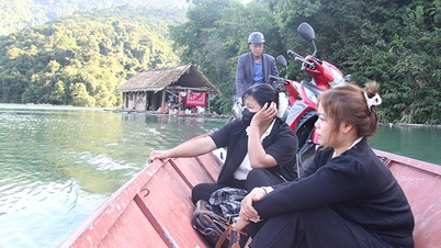 הגננת מתמידה בהישארות בבית הספר שלה ובכפר הנידח נהון מאי, "מדבר" של הקהילה.