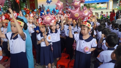 សាលាបឋមសិក្សាដ៏ពេញនិយមបំផុតរបស់ទីក្រុងហូជីមិញចេញសេចក្តីជូនដំណឹងជាបន្ទាន់សម្រាប់ការក្លែងបន្លំខ្លួនក្នុងអំឡុងពេលចុះឈ្មោះចូលរៀនថ្នាក់ទីមួយ។