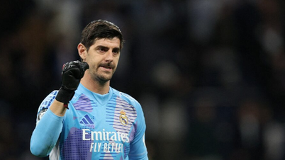 Bramkarz Courtois zapisał się w historii Ligi Mistrzów wspaniałą asystą.