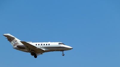 Ultra-bogații cheltuiesc sume uriașe de bani închiriind avioane pentru a părăsi Orientul Mijlociu.