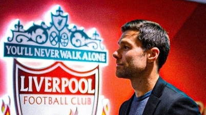 Liverpool onderhandelt in het geheim met Xabi Alonso over een contract van drie jaar als vervanger van Arne Sloth.