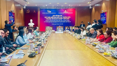 Het opbouwen van een bedrijfscultuur en waardensysteem gebaseerd op de baanbrekende ideeën van de resolutie van het 14e Nationale Congres van de Communistische Partij van Vietnam.