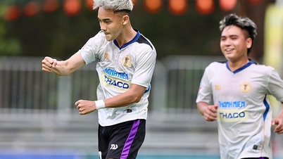 Den regjerende mesteren og andreplassen går videre til kvartfinalen.