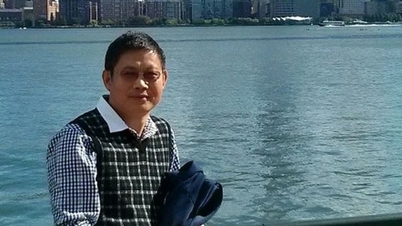 수상 경력에 빛나는 그 수학자는 미국을 떠나 고국으로 돌아가 가르치기 시작했습니다.