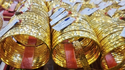 Op de ochtend van 13 maart bleef de prijs van SJC-goudstaven en gouden ringen dalen.