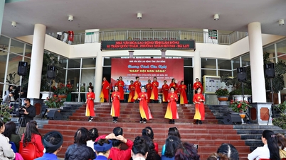 Cultural performances to celebrate "National Day"