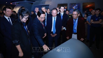 The Prime Minister attended the inauguration ceremony of the Vietnam Space Center.
