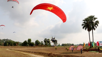 Kompetisi Paralayang Terbuka Kota Ho Chi Minh ke-2 "Pendaratan Tepat" berlangsung pada tanggal 21 dan 22 Maret di komune Tri Ton.