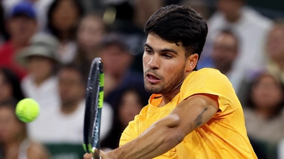 Alcaraz versloeg Norrie en neemt het in de halve finale op tegen Medvedev.
