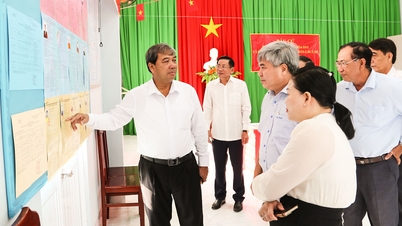 Den stående komiteen i den provinsielle partikomiteen inspiserte valgarbeidet i kommunene Hung Hoa og Tieu Can.
