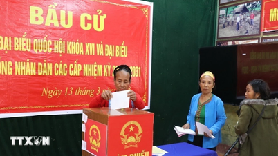 Nghe An: La minoría étnica Dan Lai celebra con alegría el festival nacional.