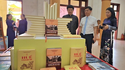 Projek Rak Buku Hue akan membina rangka kerja rak buku.