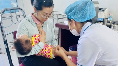 Förslaget föreslår en ersättning på över 100 miljoner VND om en person som får obligatorisk vaccination drabbas av en allvarlig biverkning.