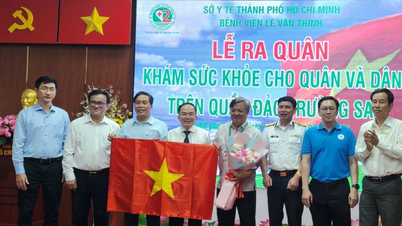 Une équipe de médecins et de personnel médical de Hô Chi Minh-Ville part pour mener à bien sa mission à Truong Sa.