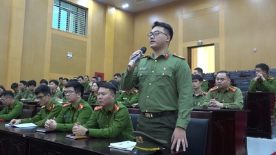 Dialoogprogramma tussen het partijcomité, de leiding van de provinciale politie, het permanent comité van de provinciale jeugdunie en de jeugd van het politiekorps van Cao Bang - Cao Bang Online Newspaper